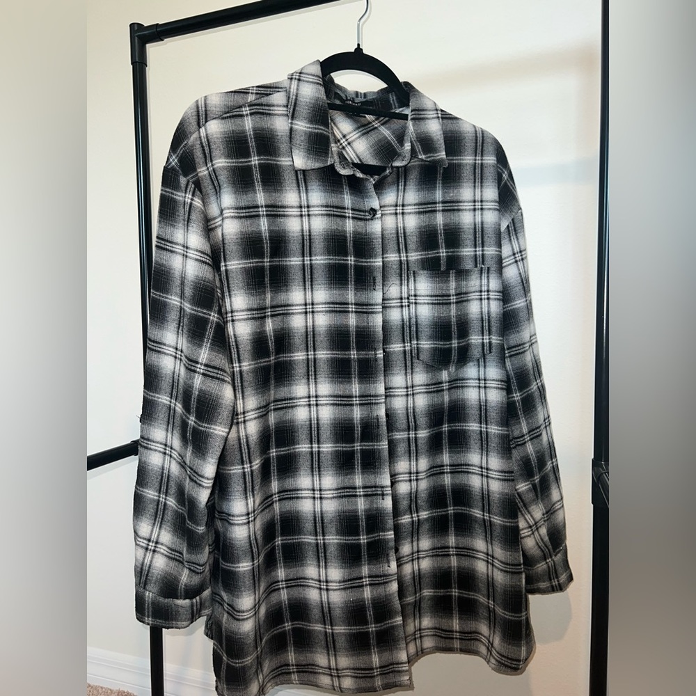 Forever 21 black and white plaid button up shirt with collar